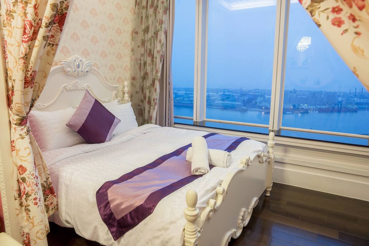 Phòng 2 giường đơn Deluxe | Bộ đồ giường cao cấp, chăn bông, trang trí khác biệt