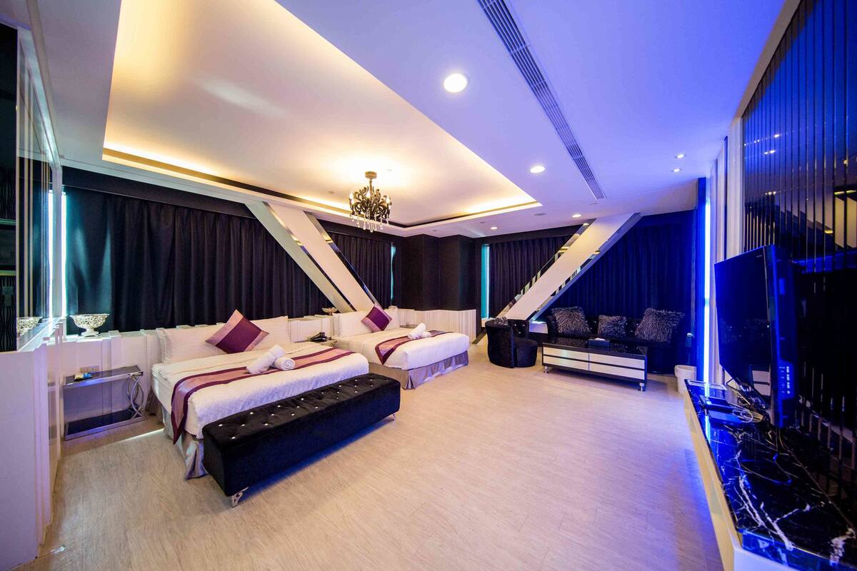 Phòng 4 Deluxe | Bộ đồ giường cao cấp, chăn bông, trang trí khác biệt