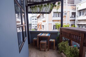 Studio Apartment | Balcony - Pann Residence (Bangkok)