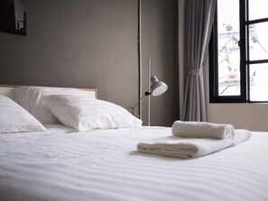Studio Apartment | Desk, blackout drapes, free WiFi, bed sheets - Pann Residence (Bangkok)