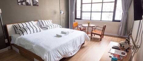 Studio Apartment | Schreibtisch, Verdunkelungsvorhänge, kostenloses WLAN, Bettwäsche