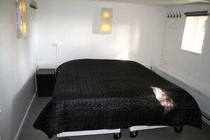 Apartamento, 2 quartos, vista para o jardim | Cofres nos quartos, individualmente decorados