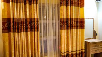 1 Schlafzimmer, hochwertige Bettwaren, Minibar, Zimmersafe