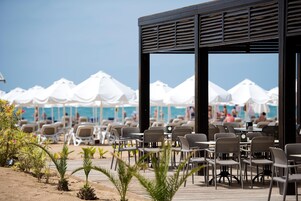 3 restauranter, frokost, lunsj og middag serveres, barbeque