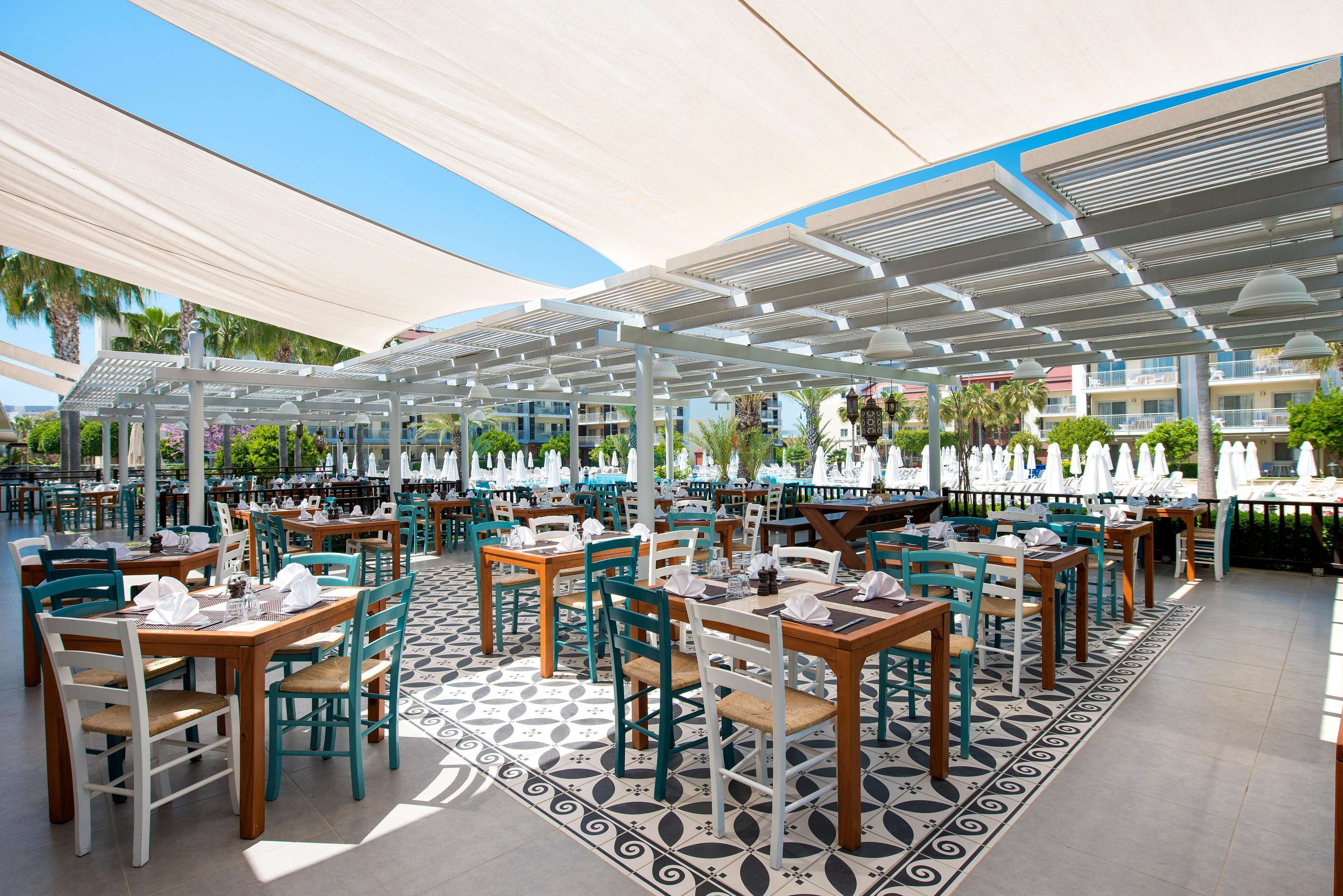 3 restaurants, breakfast, lunch, dinner served; barbecue