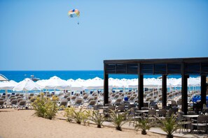 Private beach nearby, sun loungers, beach umbrellas, beach volleyball - Barut B Suites (Manavgat)