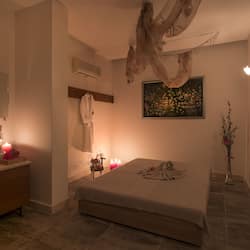 Een sauna, een stoombad, een Turks bad/hammam, lichaamsbehandelingen
