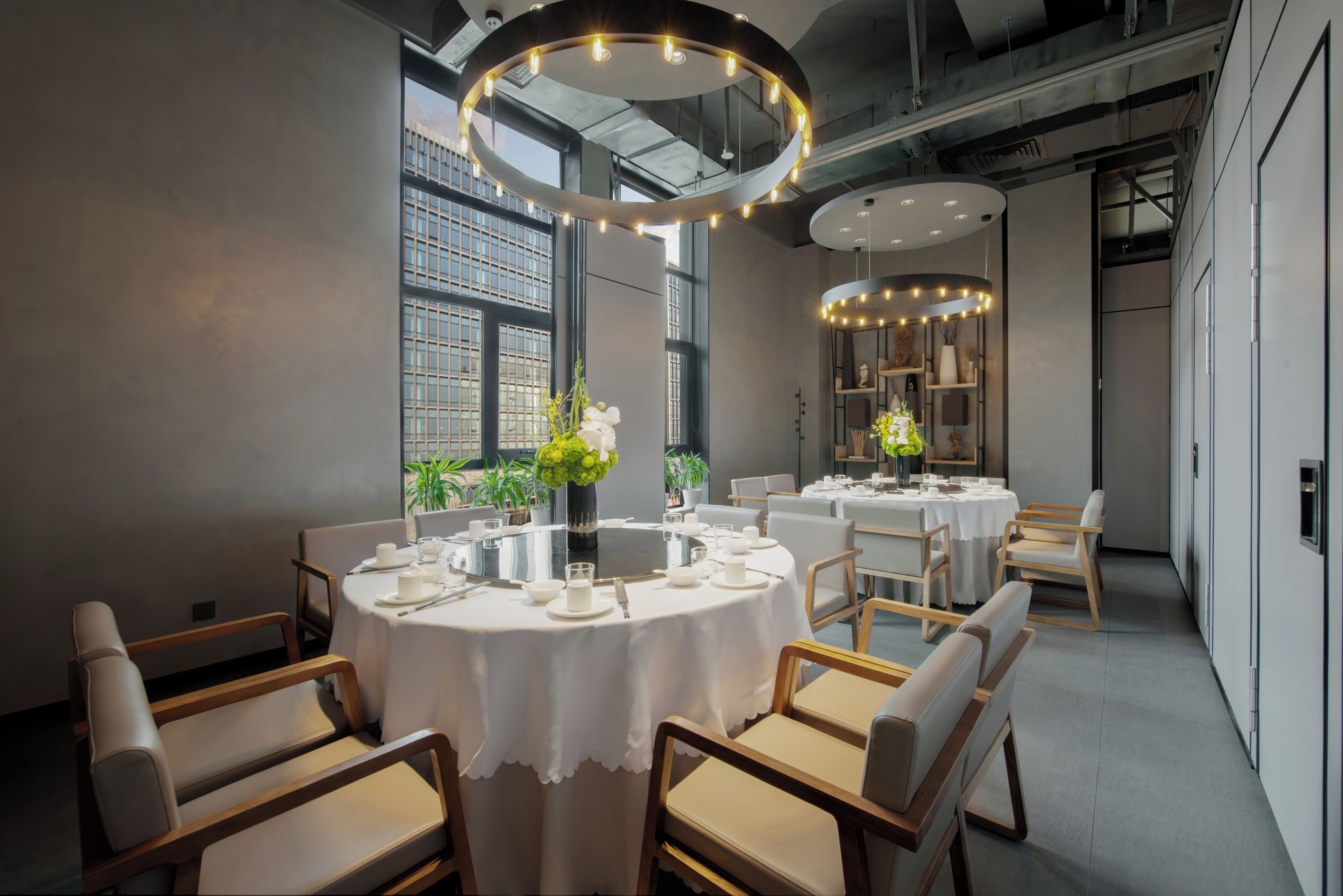 breakfast, lunch, dinner served; chinese cuisine