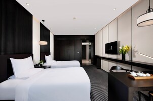 Zweibettzimmer | 1 Schlafzimmer, Zimmersafe, Schreibtisch, Verdunkelungsvorhänge