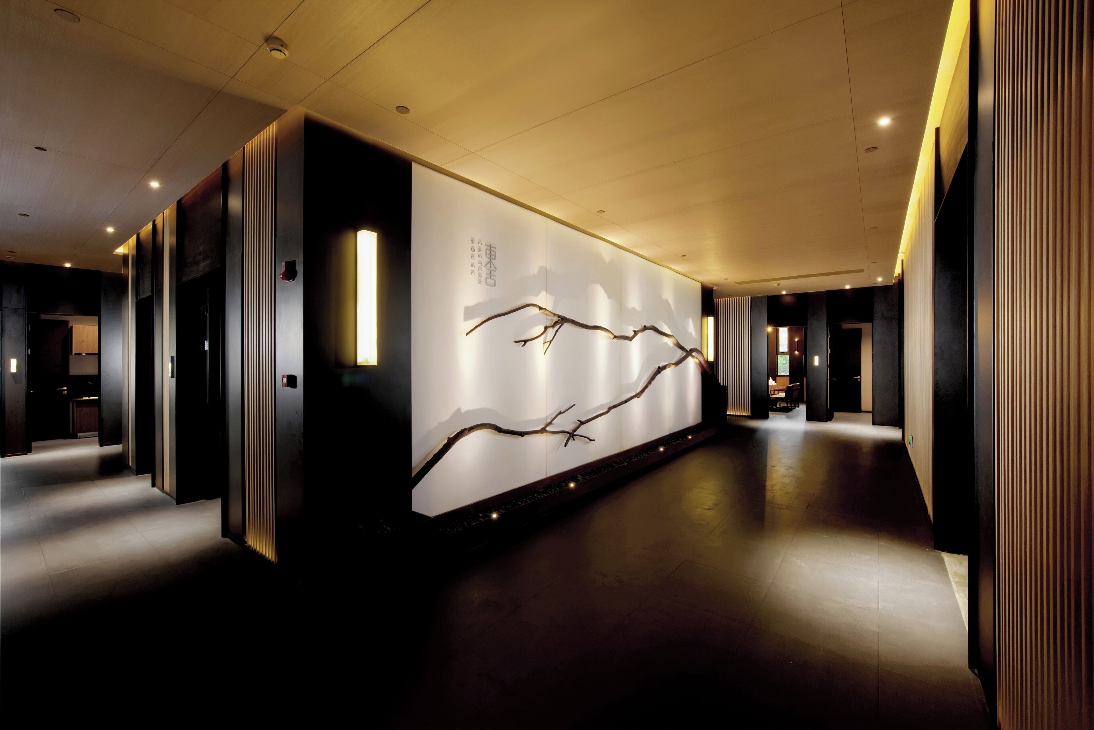 breakfast, lunch, dinner served; chinese cuisine