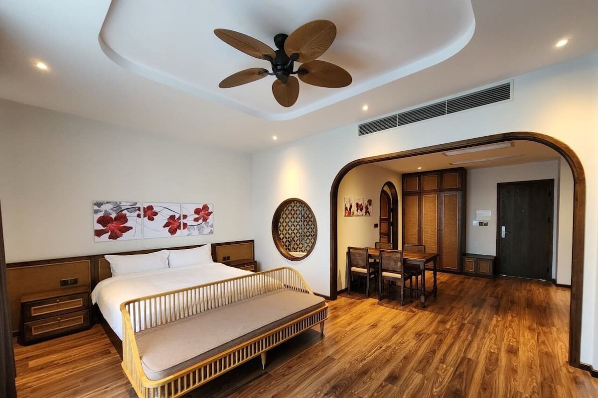 Suite senior, 1 cama King size, balcón | 1 habitación, ropa de cama de alta calidad y minibar