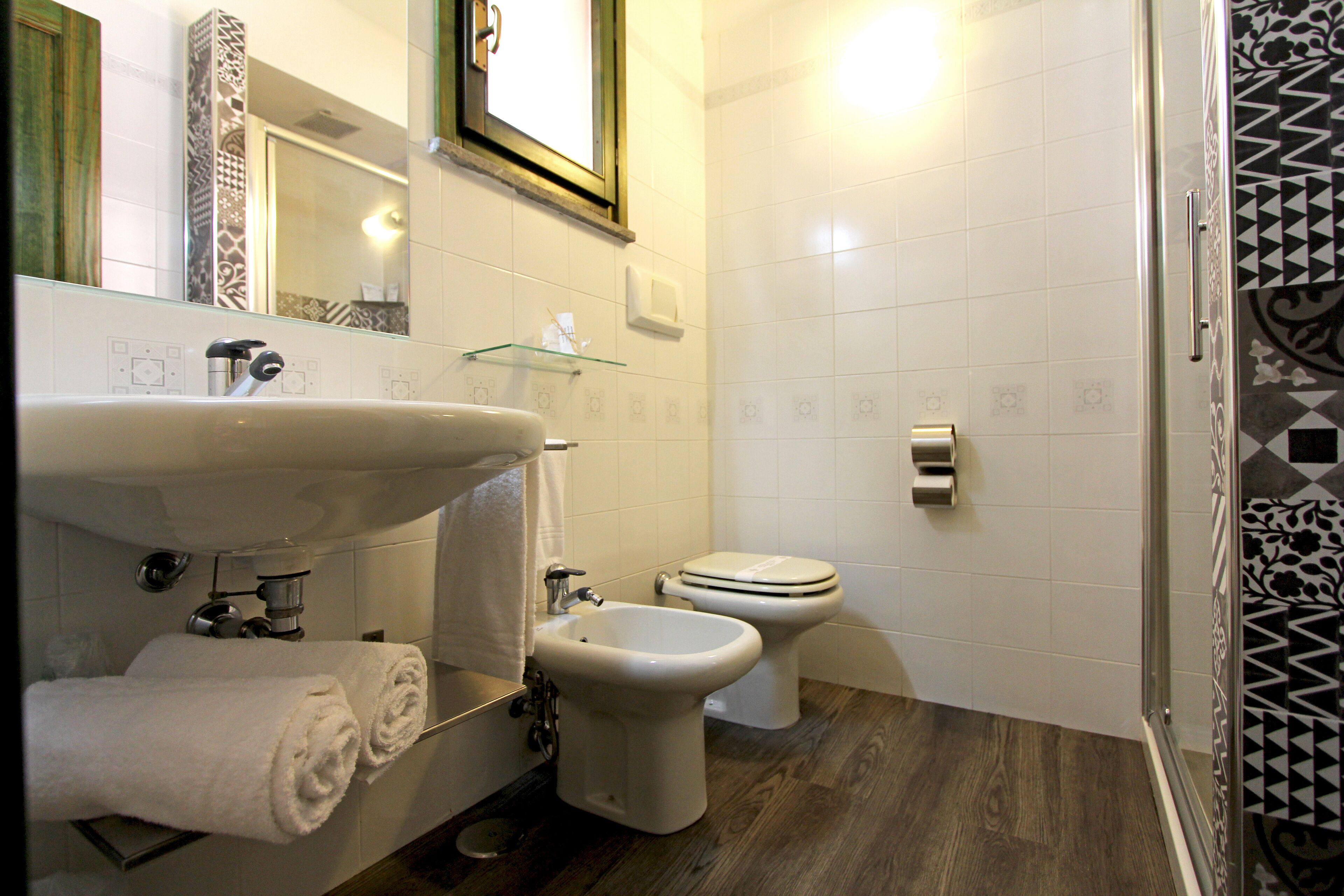 shower, bidet, towels