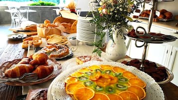 Tägliches inbegriffenes Frühstücksbuffet