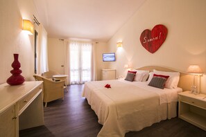 Habitación doble estándar | Ropa de cama hipoalergénica y minibar 