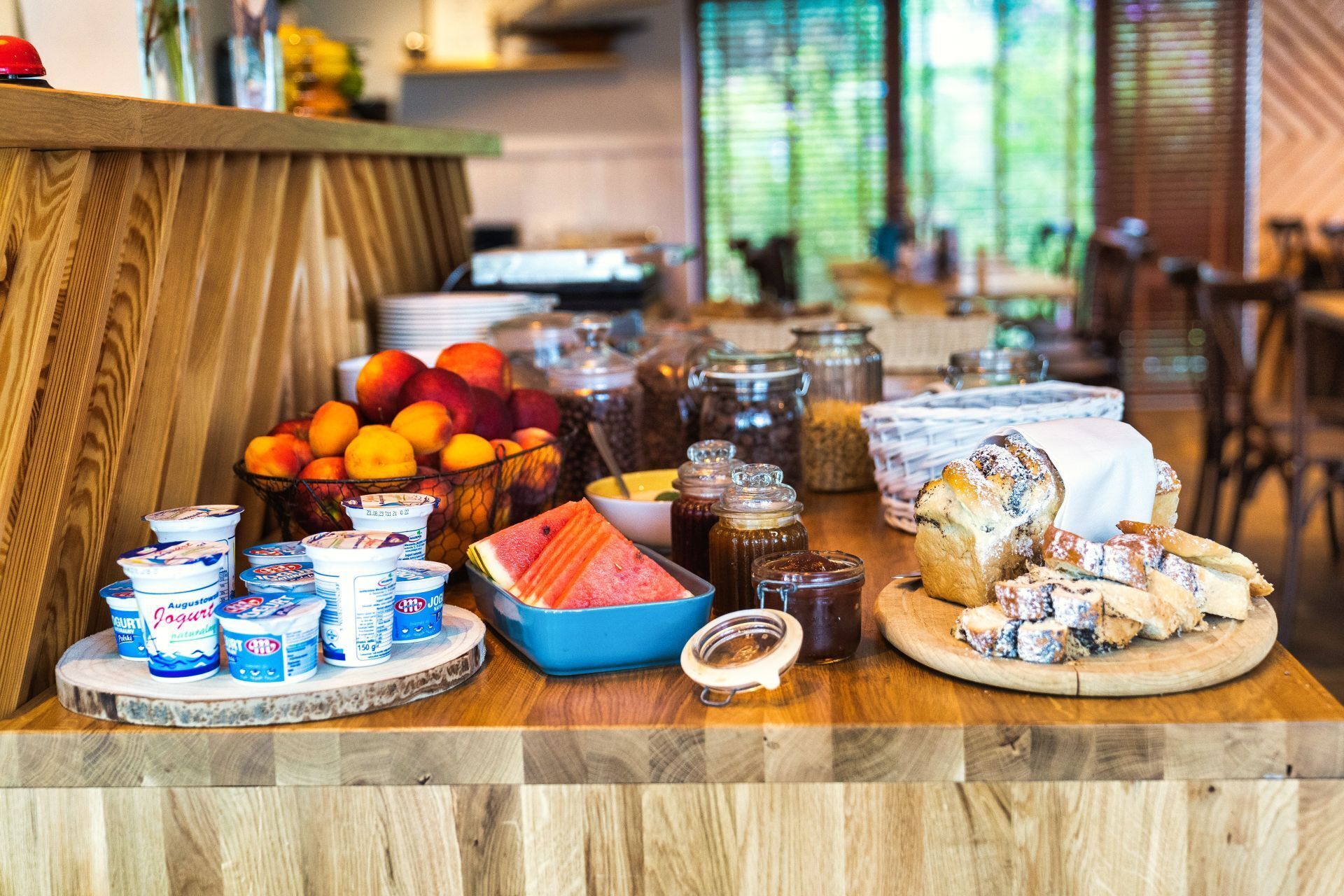 Tägliches Frühstücksbuffet gegen Gebühr
