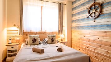 Deluxe-íbúð - nuddbaðker | 2 svefnherbergi, sérhannaðar innréttingar, sérvalin húsgögn, skrifborð