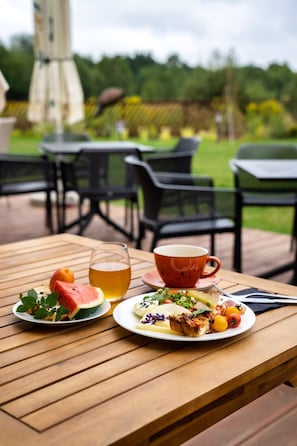 Tägliches Frühstücksbuffet gegen Gebühr