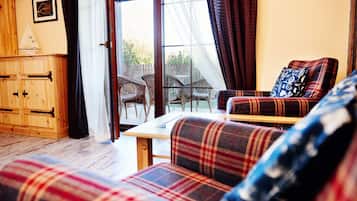 Exclusive Apartment | Living area | 32-inch TV with digital channels