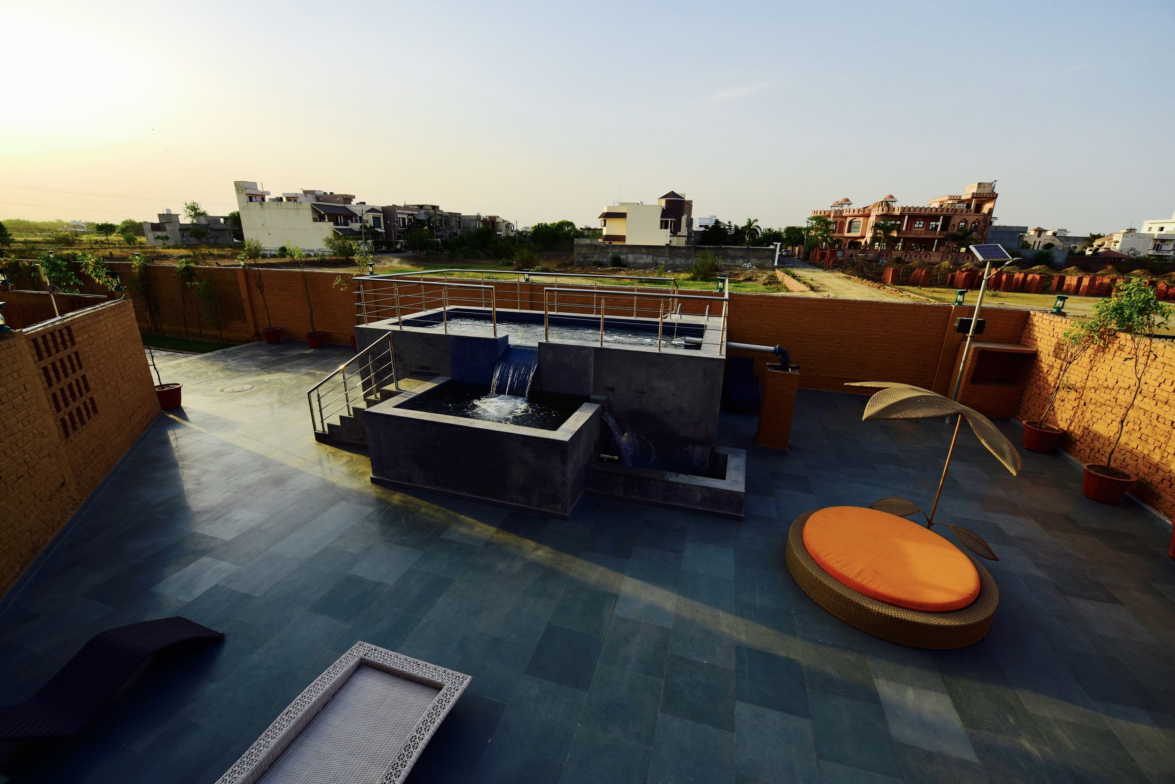 outdoor pool, open 7:00 am to 6:00 pm, pool umbrellas