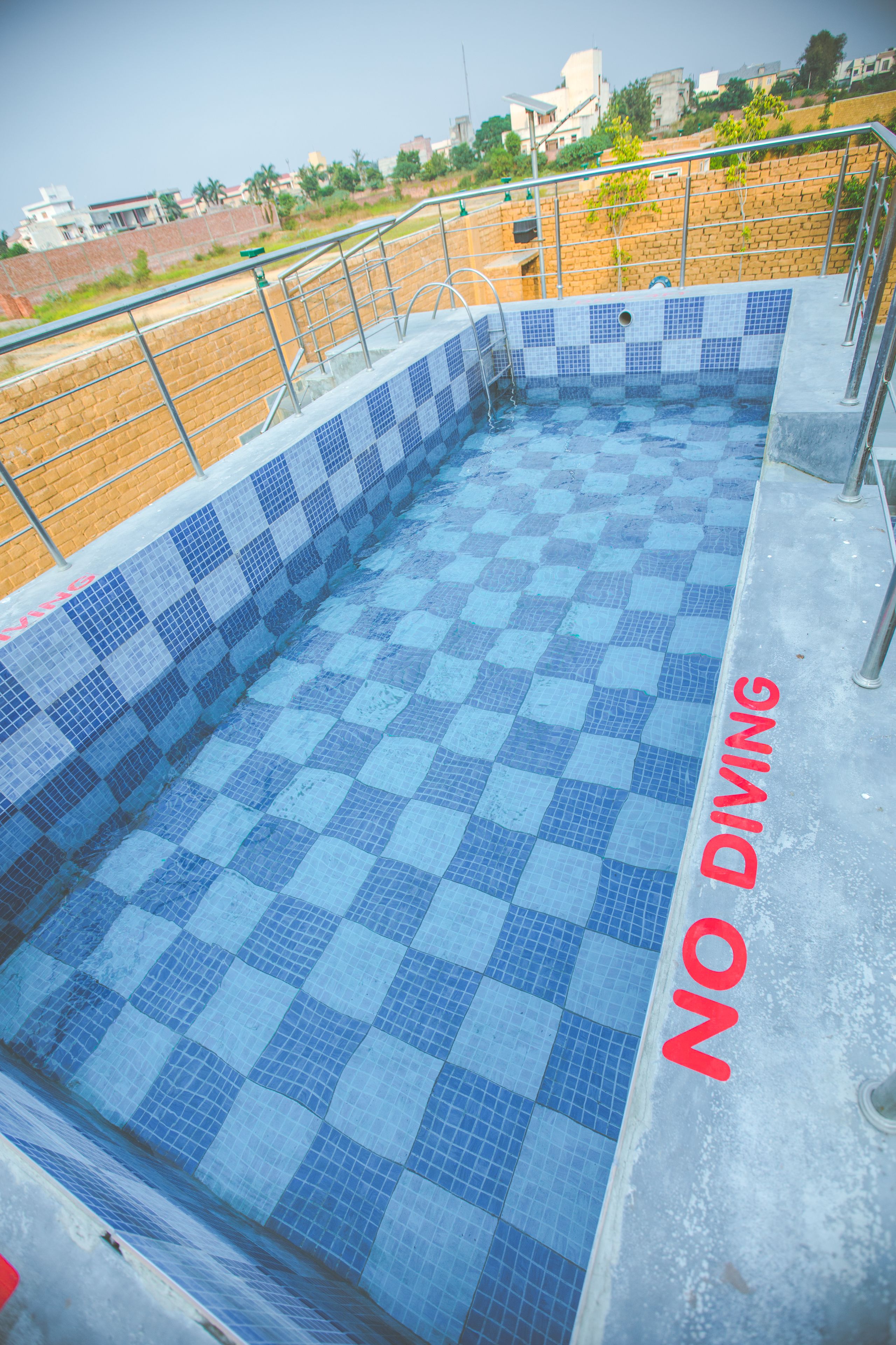 outdoor pool, open 7:00 am to 6:00 pm, pool umbrellas