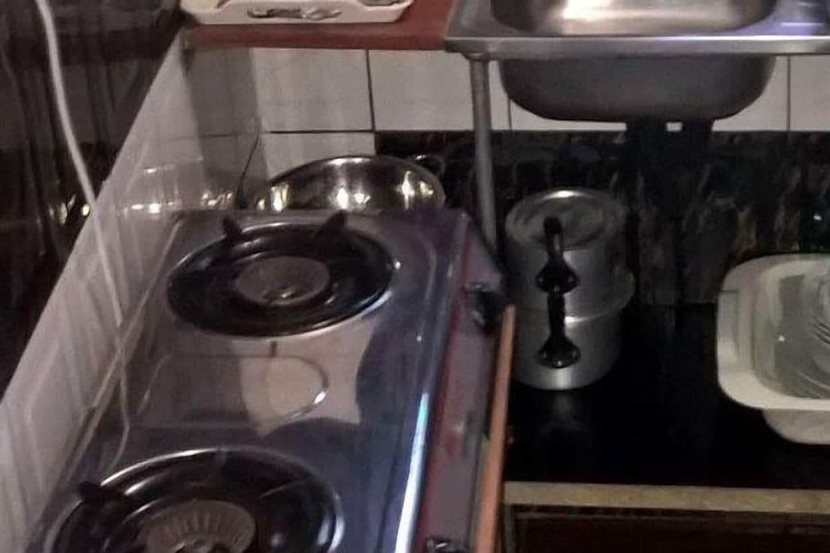 Single Room | Private kitchen | Fridge, microwave, stovetop, electric kettle
