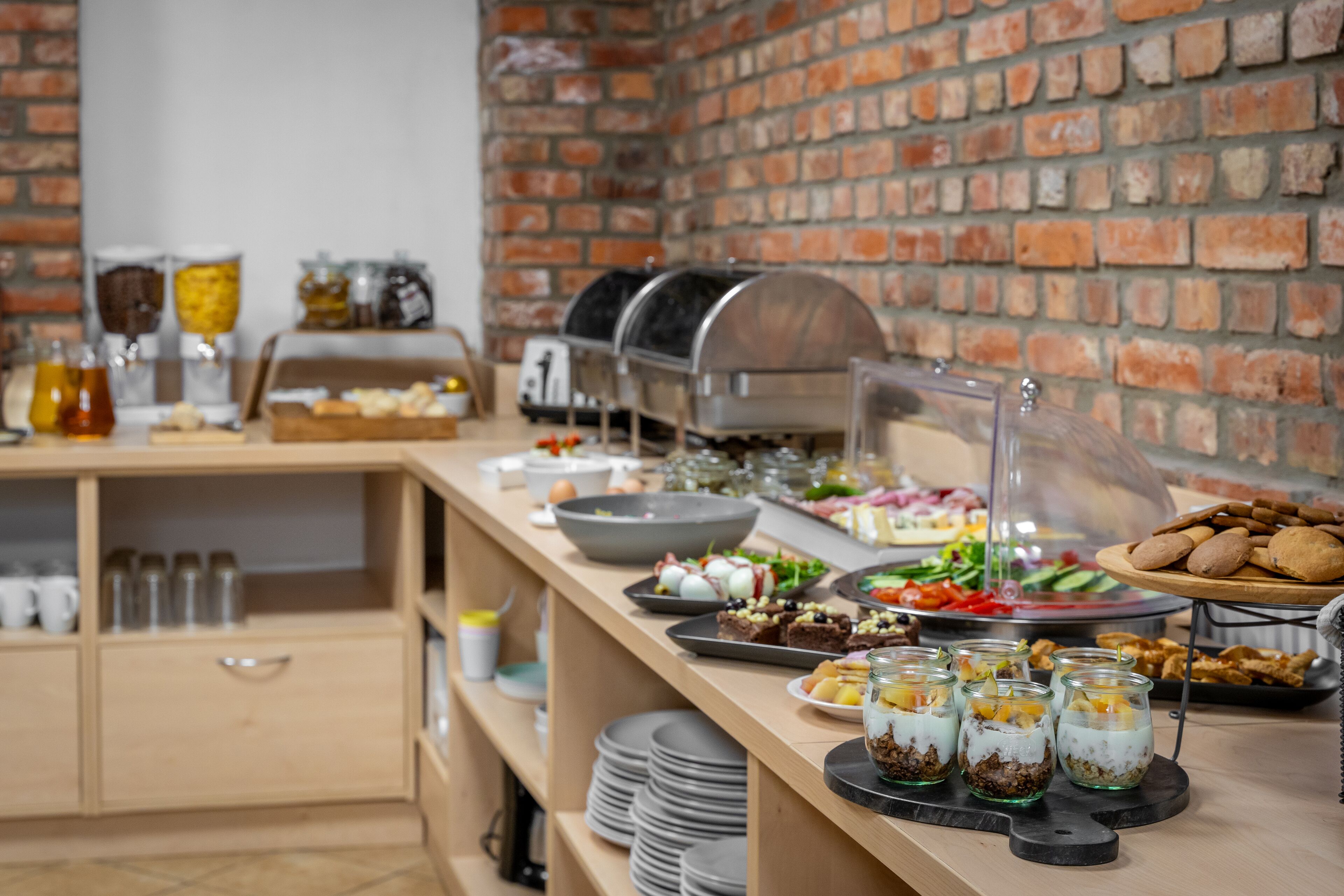 Daily buffet breakfast for a fee