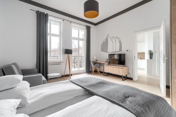 Studio Suite, Balcony | 1 bedroom, hypo-allergenic bedding, desk, laptop workspace