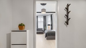 Studiosuite | Allergitestet sengetøy, skrivebord og skrivebord for bærbar PC