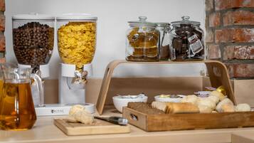 Daily buffet breakfast (PLN 50 per person)