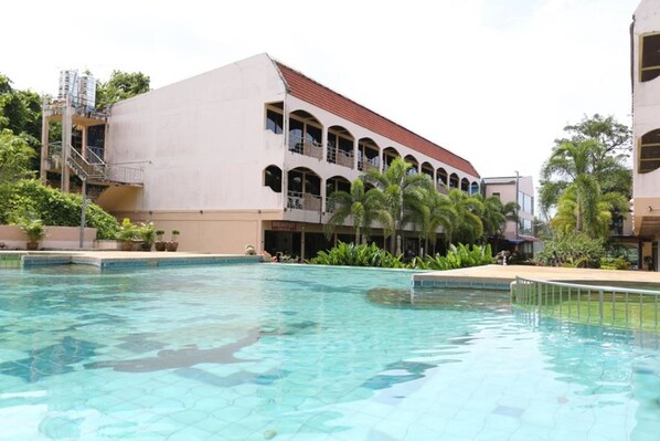 Outdoor pool - Krabi Holiday Sea Resort (Krabi)
