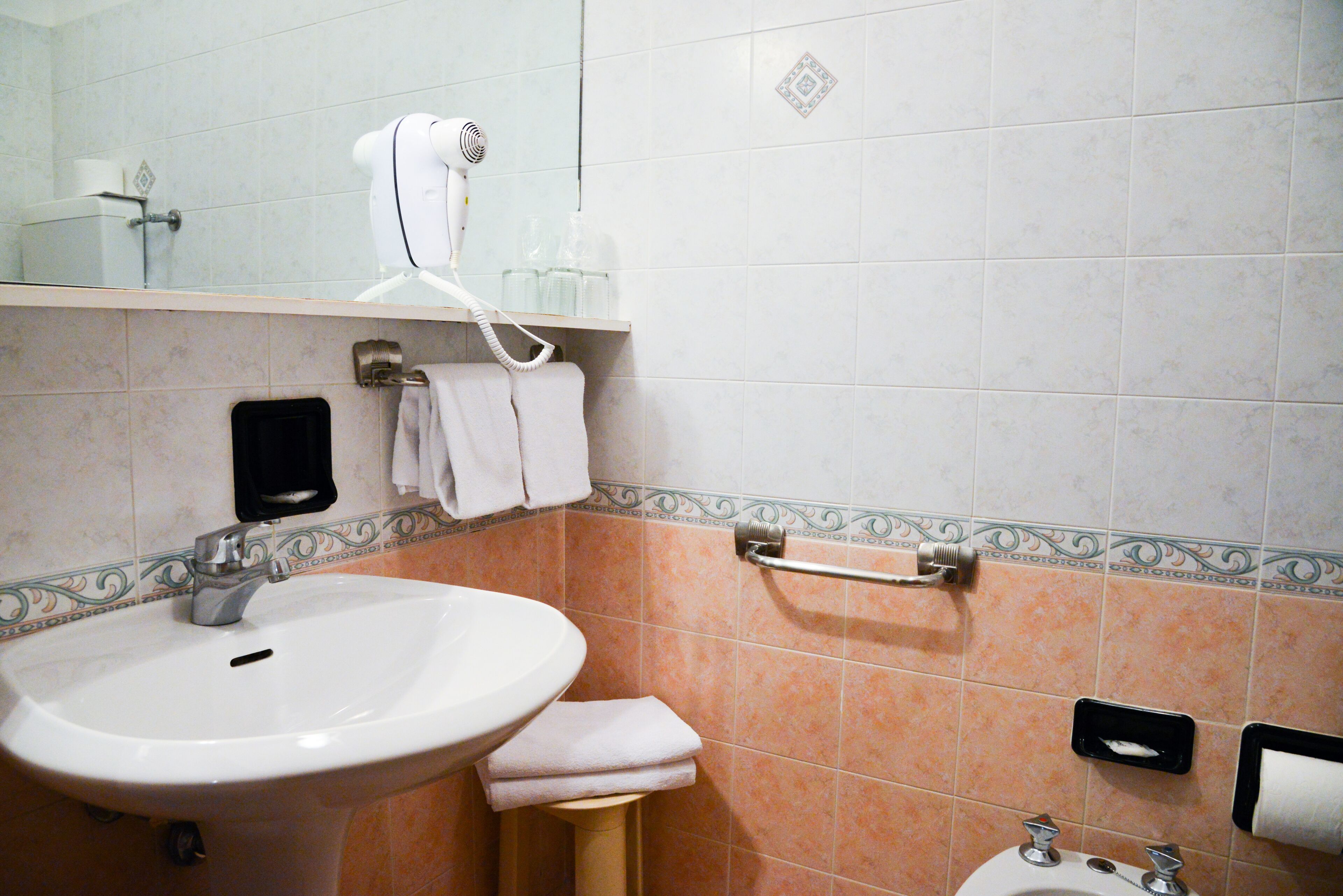 economy triple room | bathroom | shower, free toiletries, hair dryer, bidet