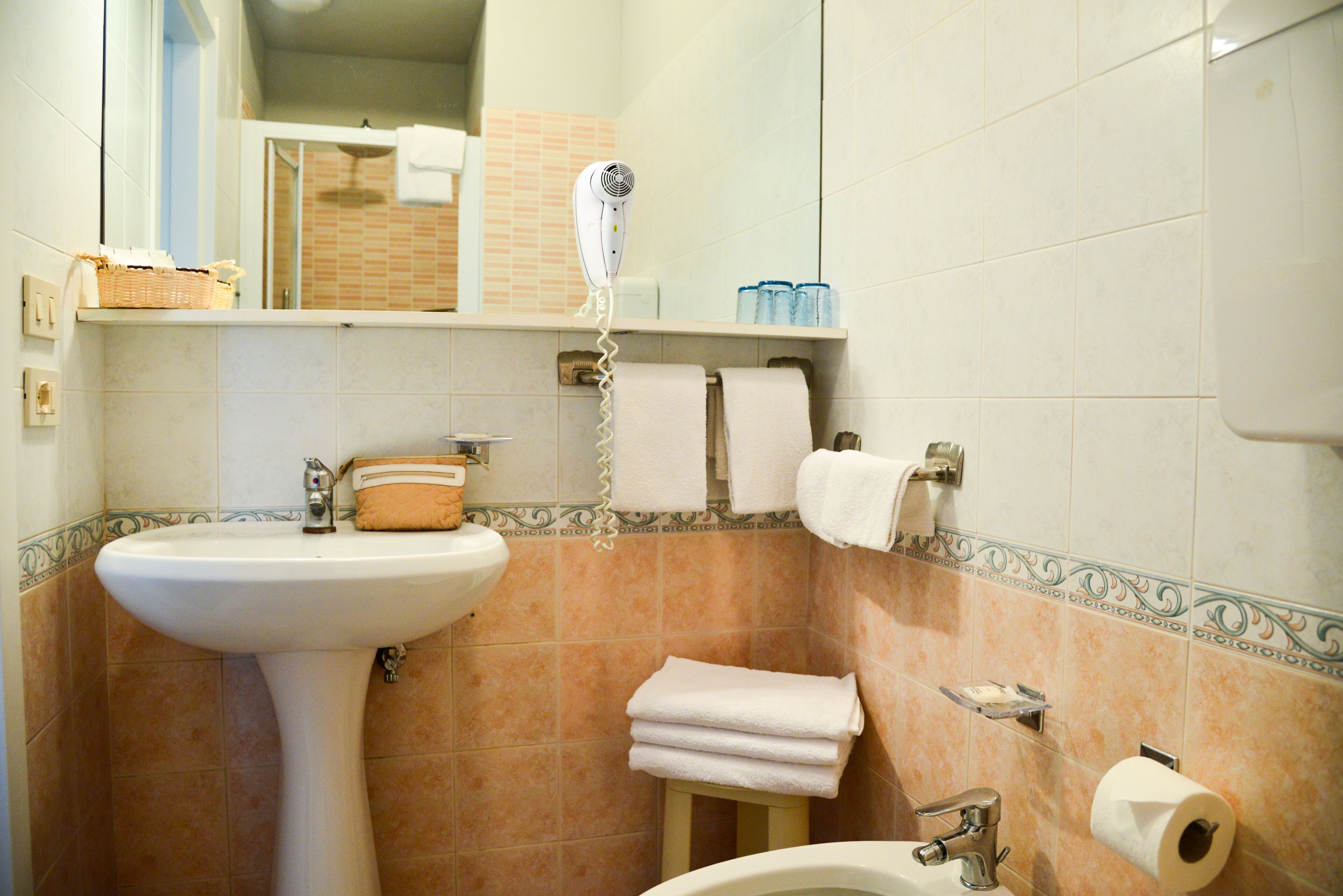 economy family room (2 adults + 2 children) | bathroom | shower, free toiletries, hair dryer, bidet