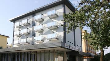 Fachada de la propiedad