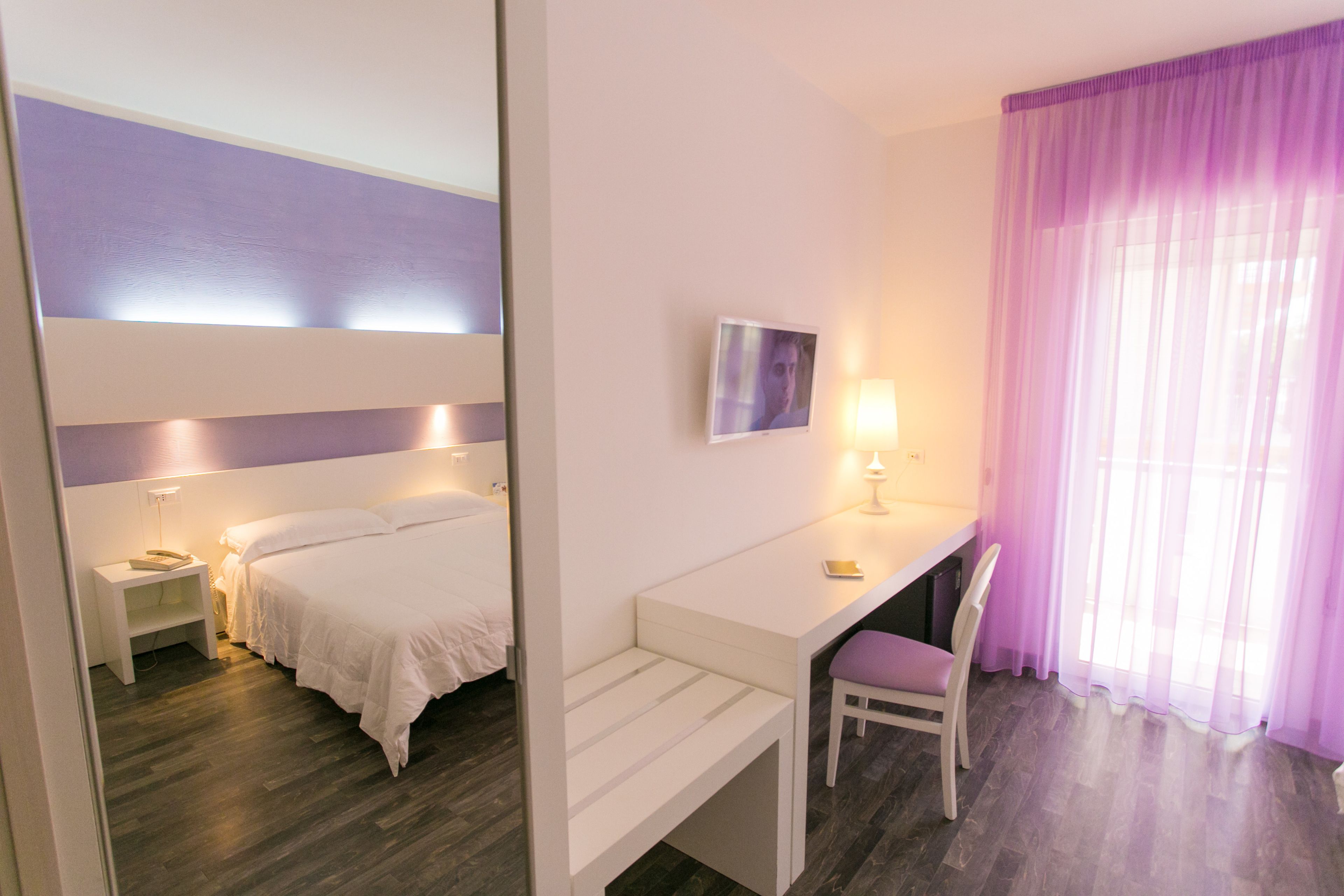 deluxe double or twin room | in-room safe, desk, free wifi, bed sheets