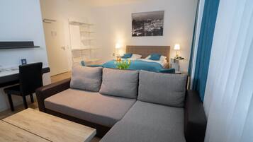 Classic-Apartment, Mehrere Betten | Wohnbereich | Flachbildfernseher, Fußbodenheizung
