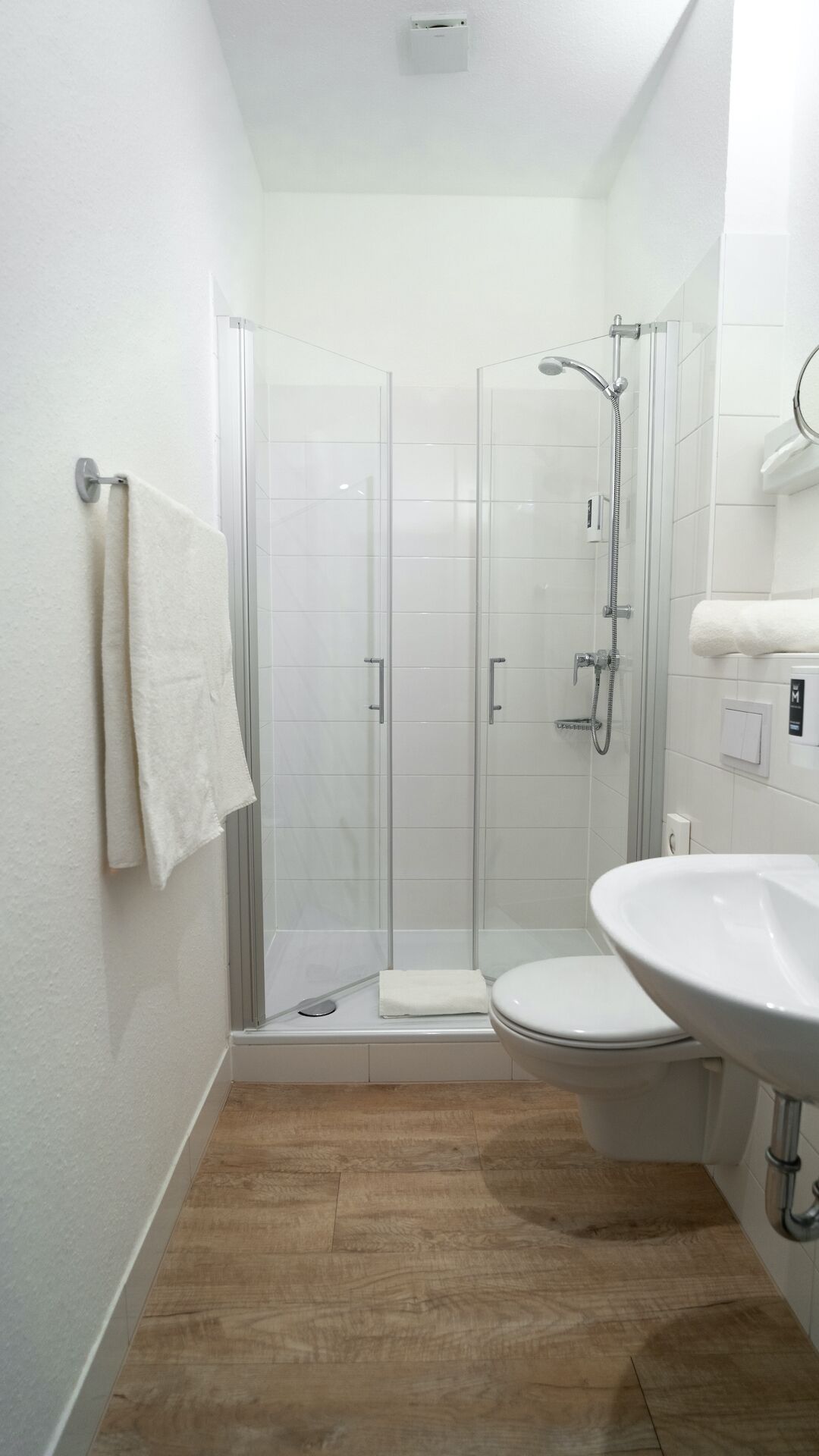 classic apartment, multiple beds | bathroom | shower, free toiletries, hair dryer, towels