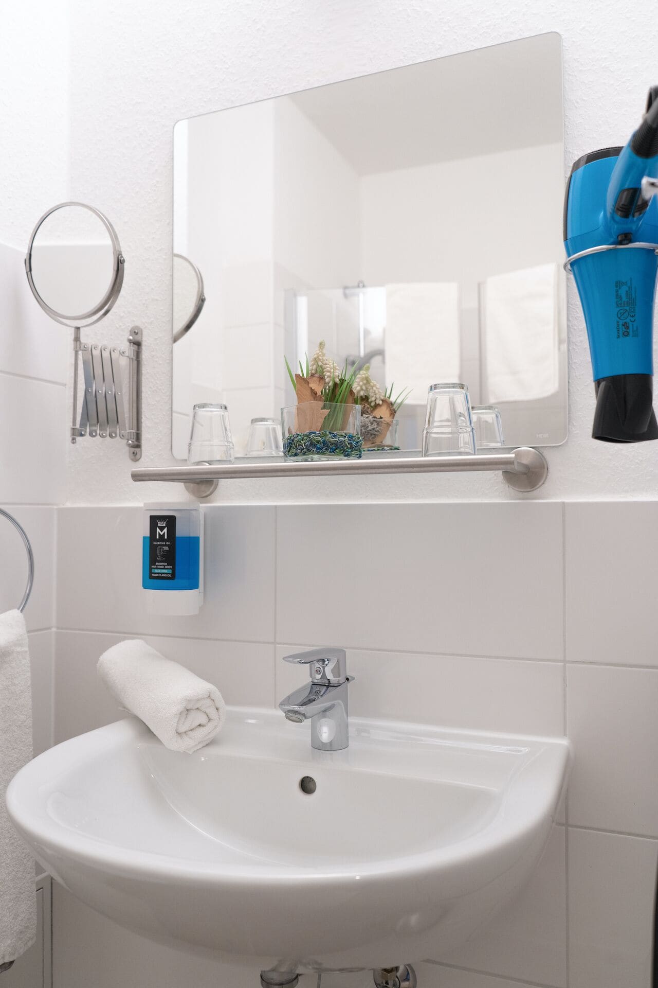 shower, free toiletries, hair dryer, towels