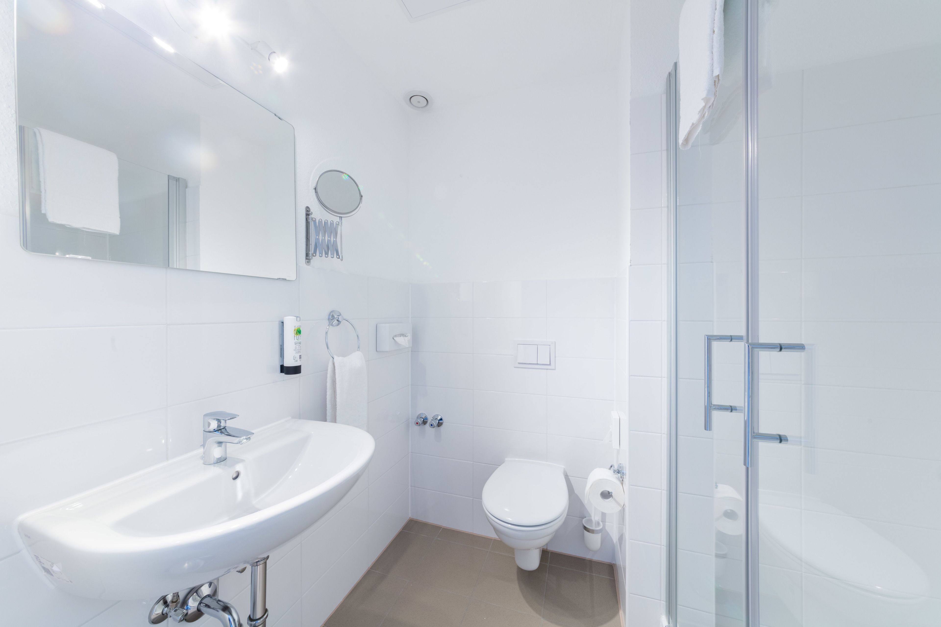 shower, free toiletries, hair dryer, towels