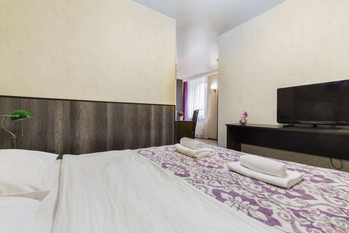 Premium bedding, in-room safe, desk, laptop workspace
