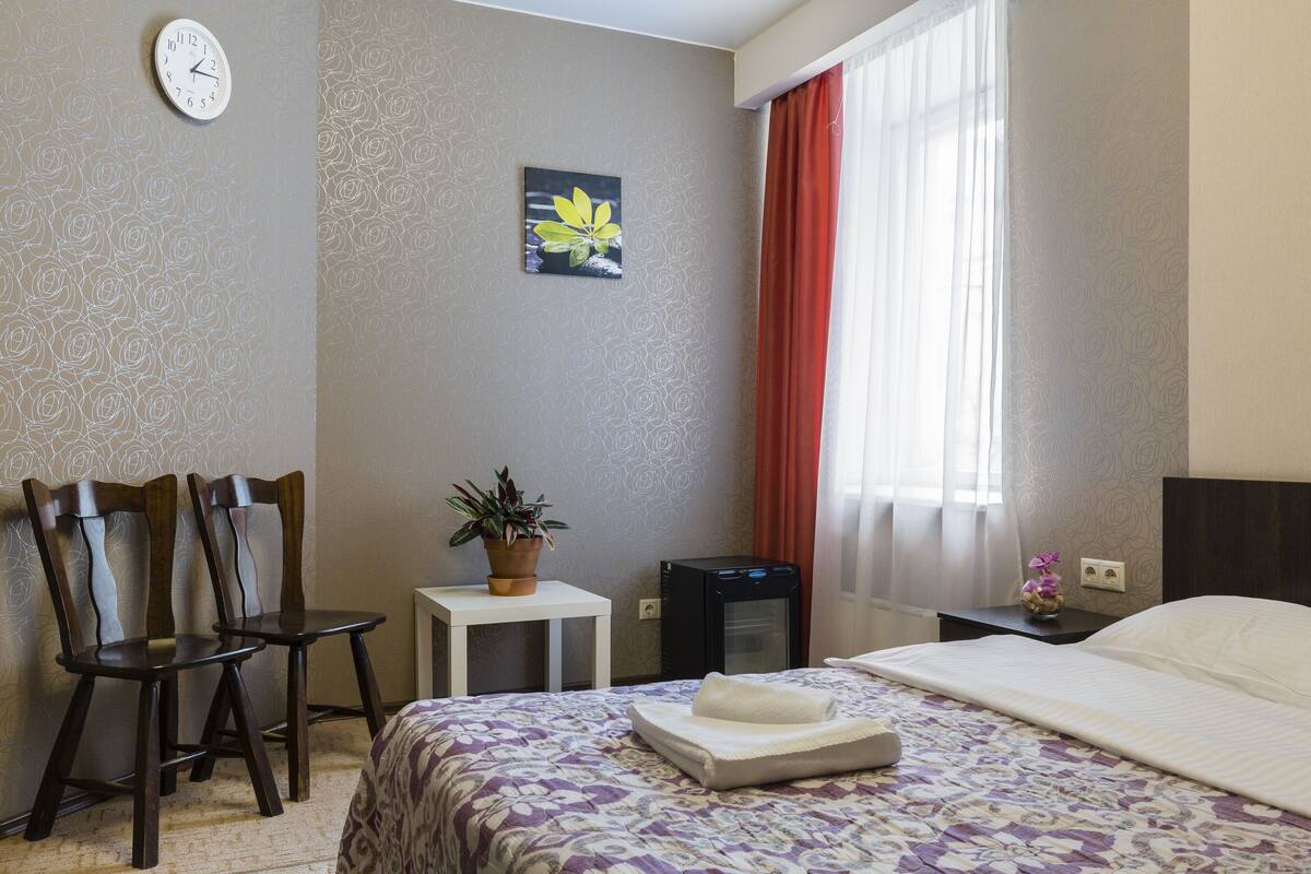 Premium bedding, in-room safe, desk, laptop workspace