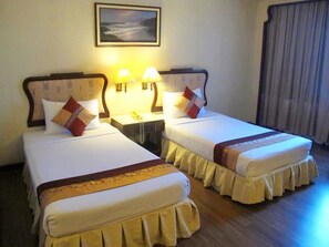 Superior Twin Room | Desk, blackout drapes, free WiFi - Lee Gardens Hotel (Hat Yai)