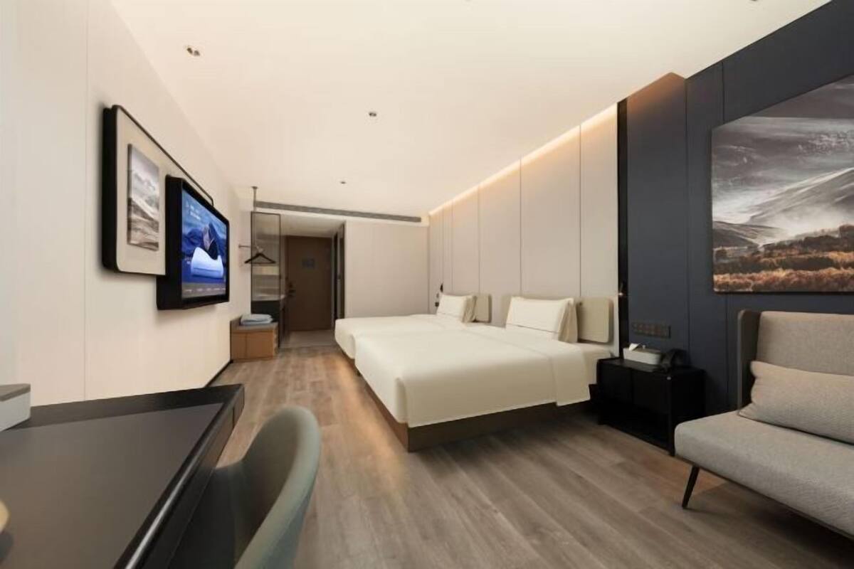 In-room safe, free WiFi