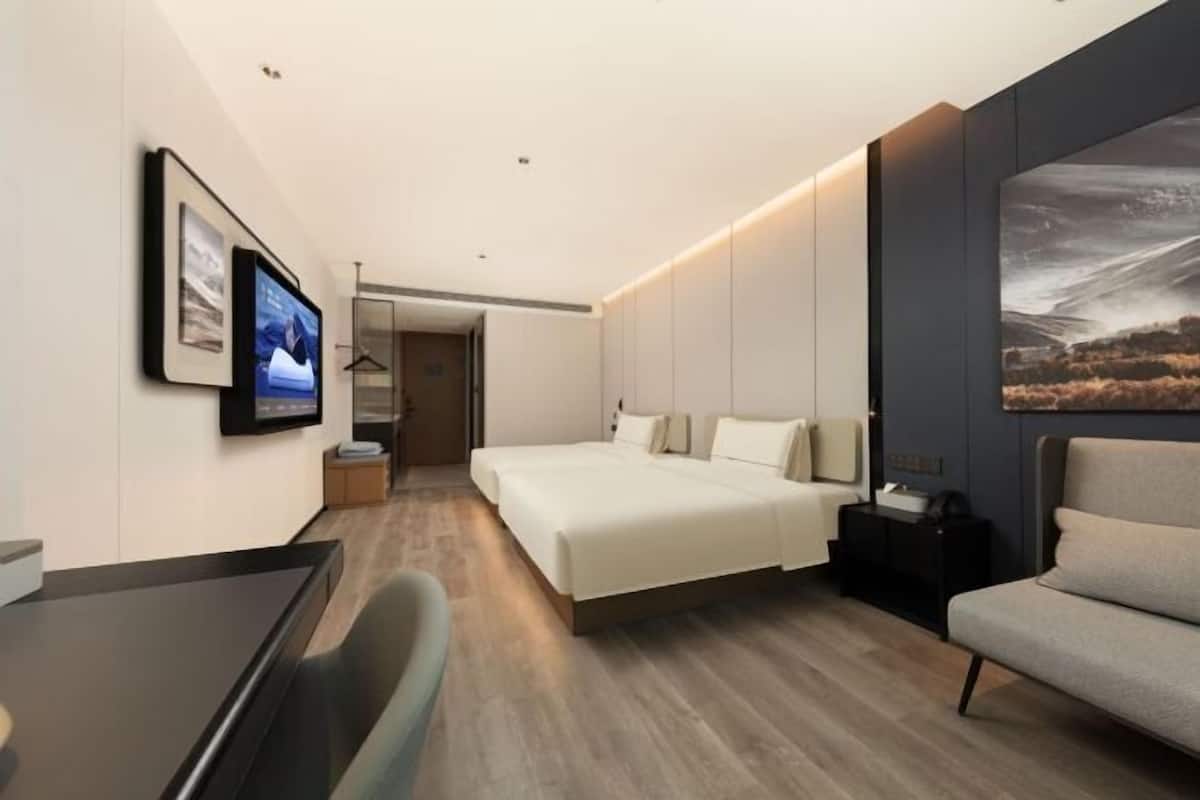 In-room safe, free WiFi