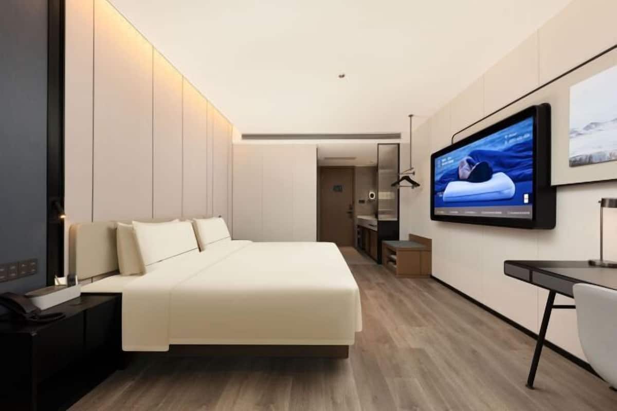 In-room safe, free WiFi