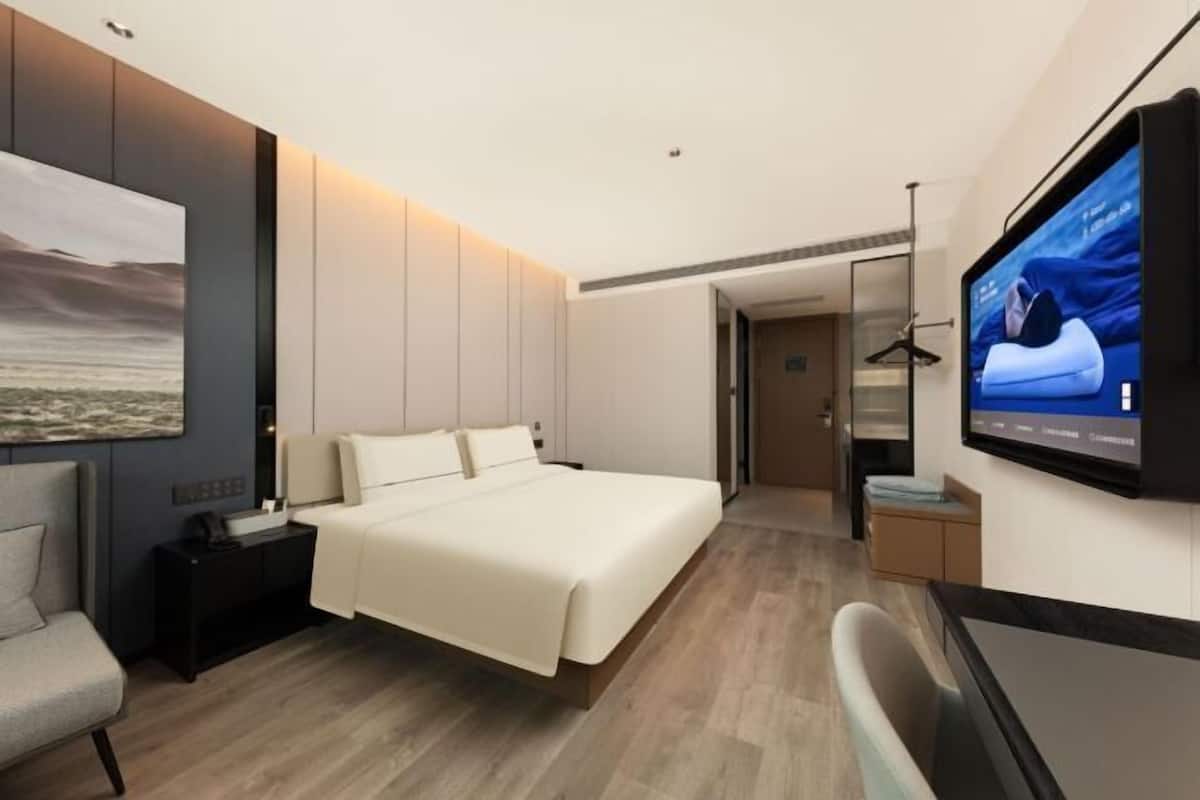 In-room safe, free WiFi