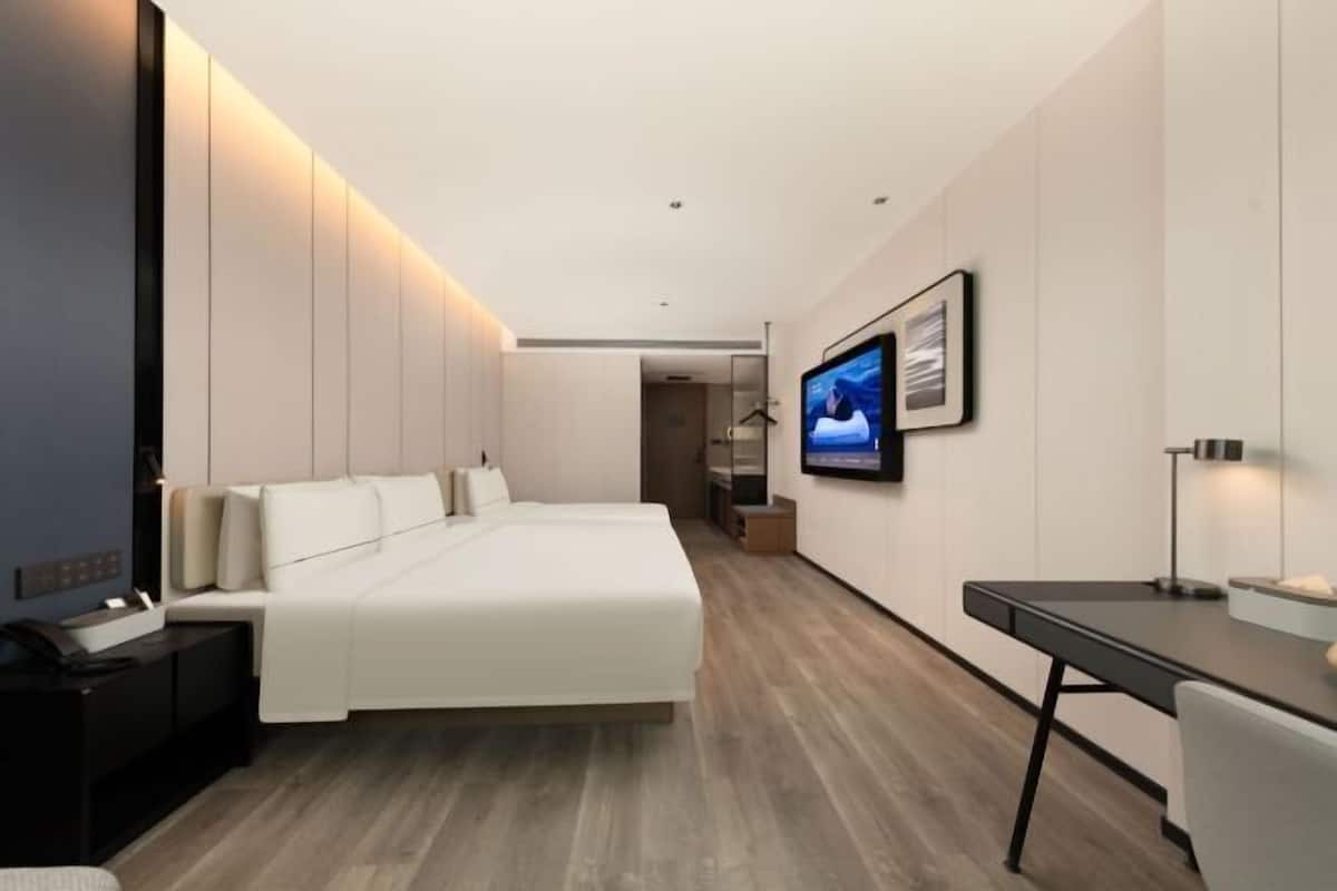 In-room safe, free WiFi