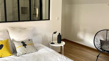 Double Room, Private Bathroom, Pool View (ZEN)