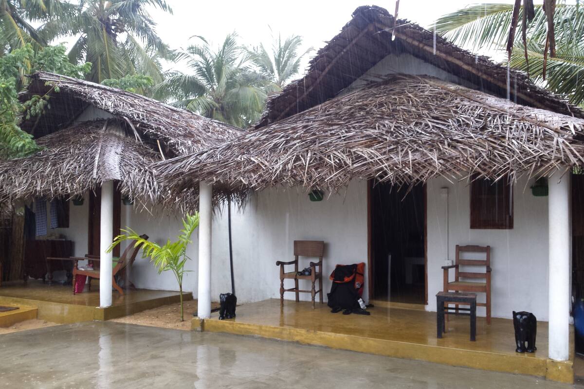 Habitación estándar doble, vistas al jardín | Escritorio, tabla de planchar con plancha, camas supletorias