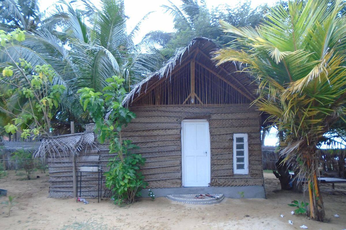 Habitación básica doble, 1 habitación, baño privado, vistas al canal | Escritorio, tabla de planchar con plancha, camas supletorias