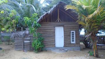 Basic Double Room, 1 Bedroom, Private Bathroom, Canal View | Desk, iron/ironing board, rollaway beds, free WiFi